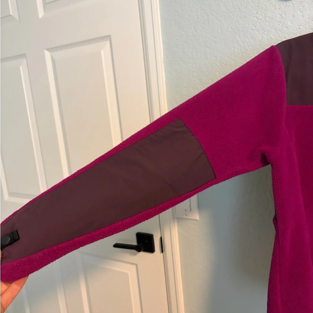 The North Face Magenta Fleece Jacket Size Medium - Picture 7 of 8